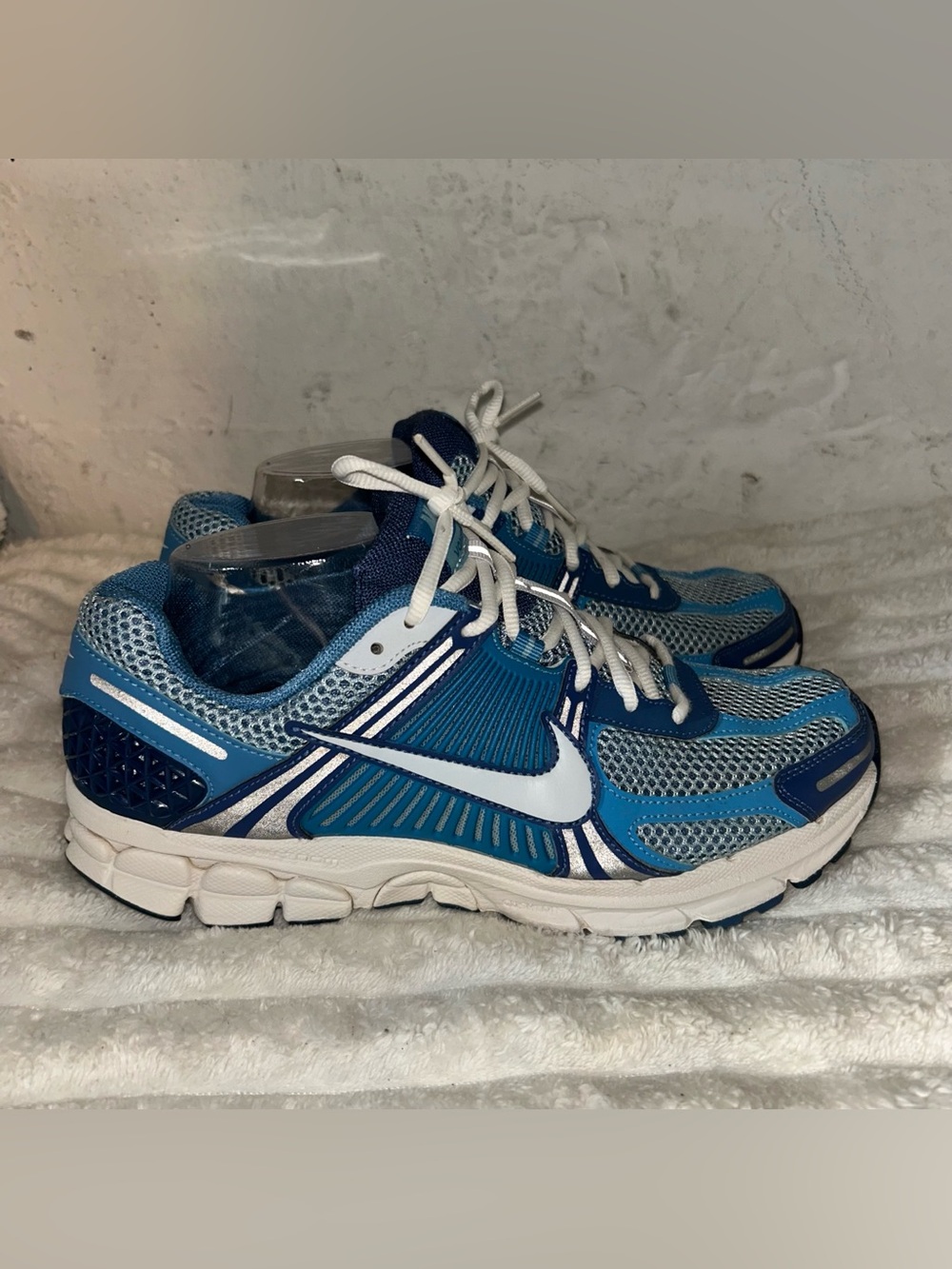Nike Zoom Vomero 5 Women’s 8.5 Blue Silver Teal Retro Running Sneakers